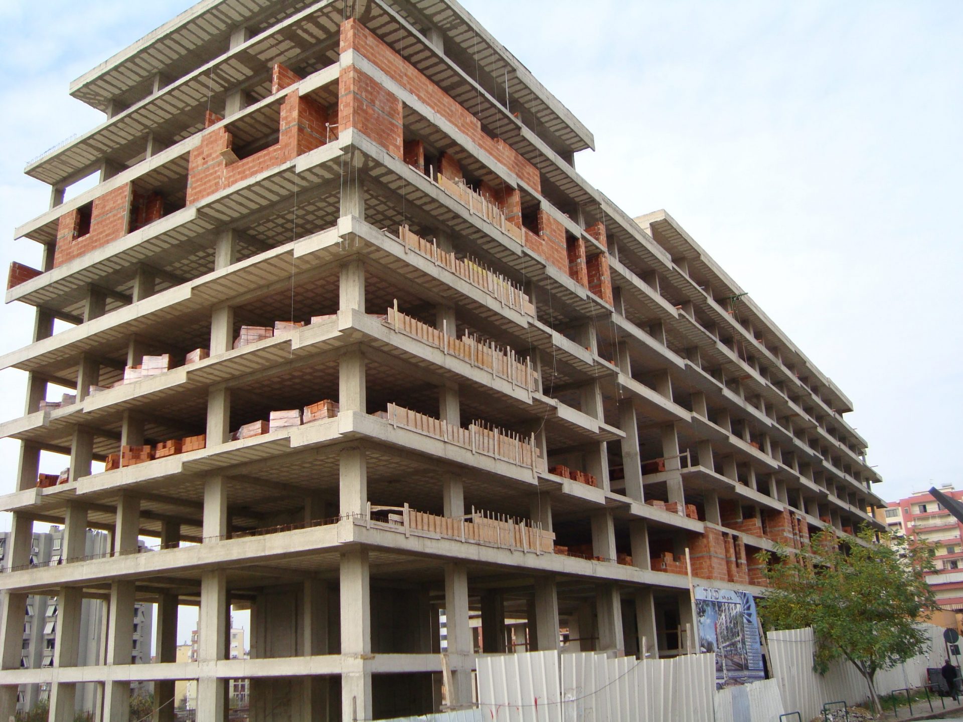 Ndërtuesit presin të bien porositë dhe të ulen çmimet e apartamenteve