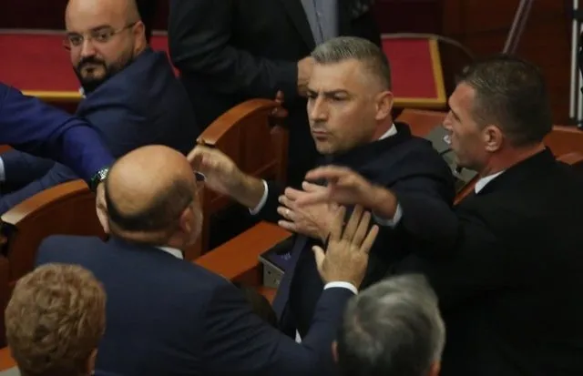 Deputeti i PD, Bledion Nallbati paraqitet në SPAK, goditi me grusht Vullnet Sinén
