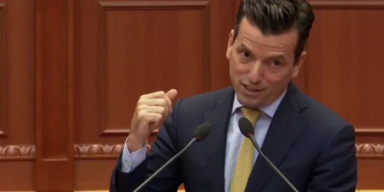 Agron Shehaj  largohet nga PD: Berisha dhe Basha s’janë alternativa!