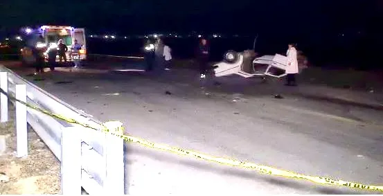 FOTO/Makina përmbyset në rrugën e Arbrit, dy të rinj nisen për spital