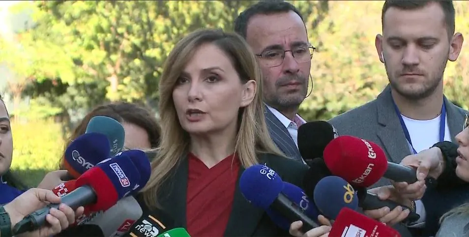 Flet  deputetja Jorida Tabaku pasi u rrëzuqn propozimet e saj : Raporti i BE na dha të drejtë. Jemi në limitet e…