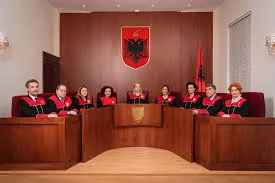 Kushtetuesja rrëzon Qeverinë për ligjin e pronave