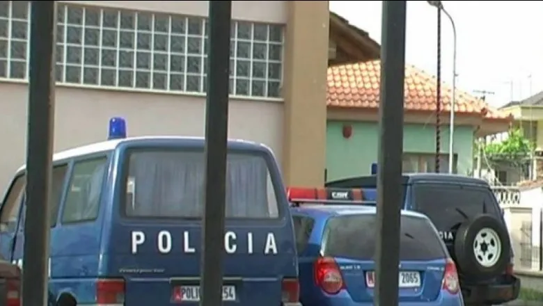DEVOLL/ Dhunoi me grushta bashkëshorten e kushëririt, arrestohet nga policia