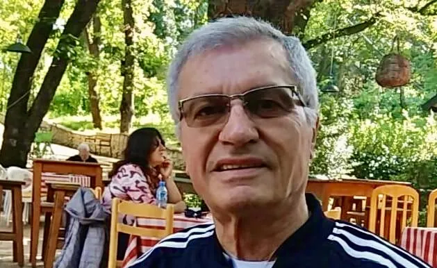 Ndahet nga  jeta regjisori Shkjezi