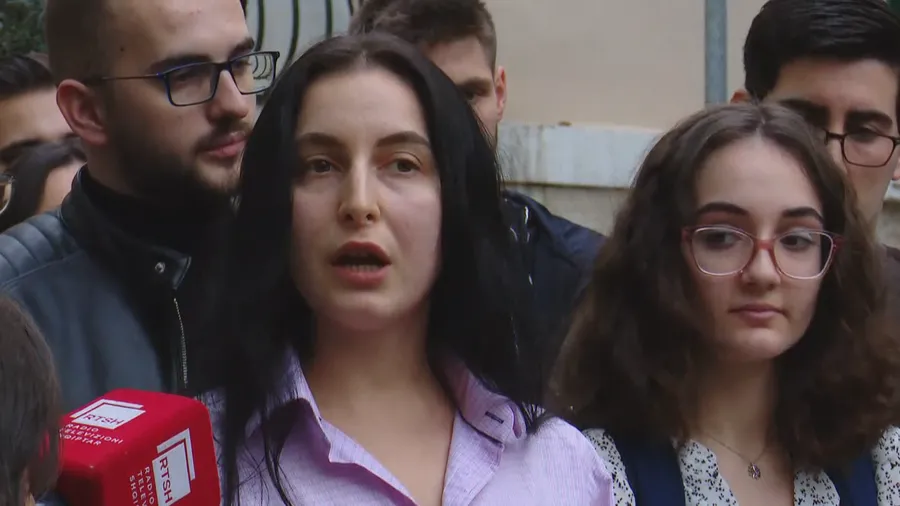 Studentët e ‘Mjekësisë  te lumtur pas vendimit të KUSHTETUESES’: Studentët arrijnë të fitojnë gjithmonë