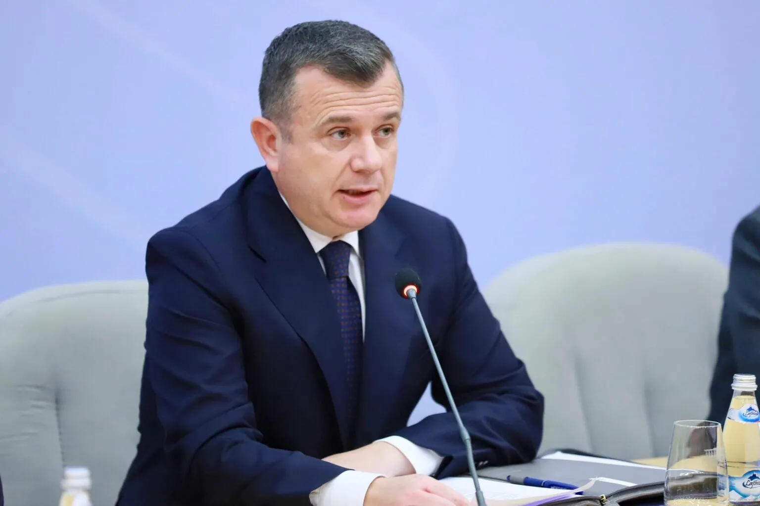 Ministri Balla flet per ndotjen akustike: Ja kur do të lejohet hedhja e fishekzjarrëve