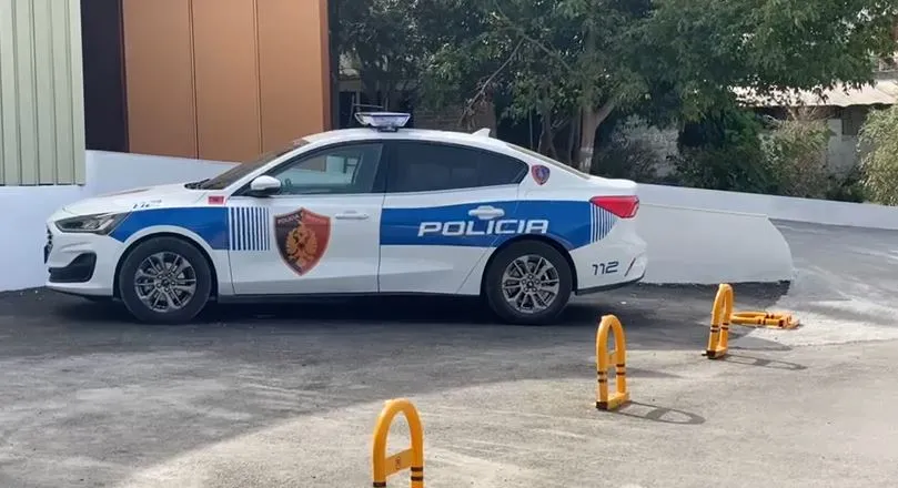 MAT/Arrestohet 26-vjeçari. Policia: E mashtroi dhe e futi  të miturën në makinë