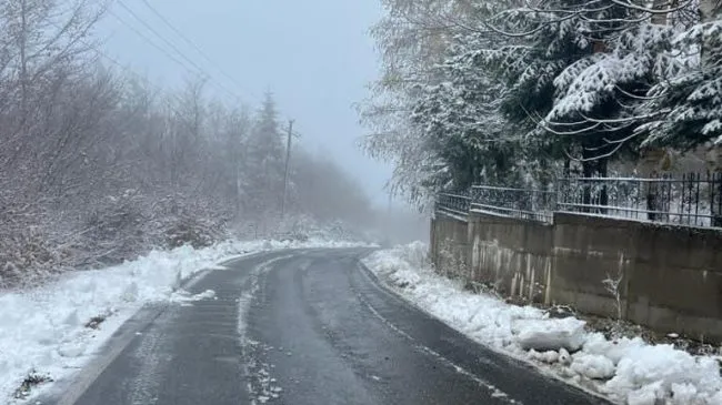 Nisin reshjet e para të dëborës në juglindje, Voskopoja e Dardha “vishen me mantelin e bardhë”