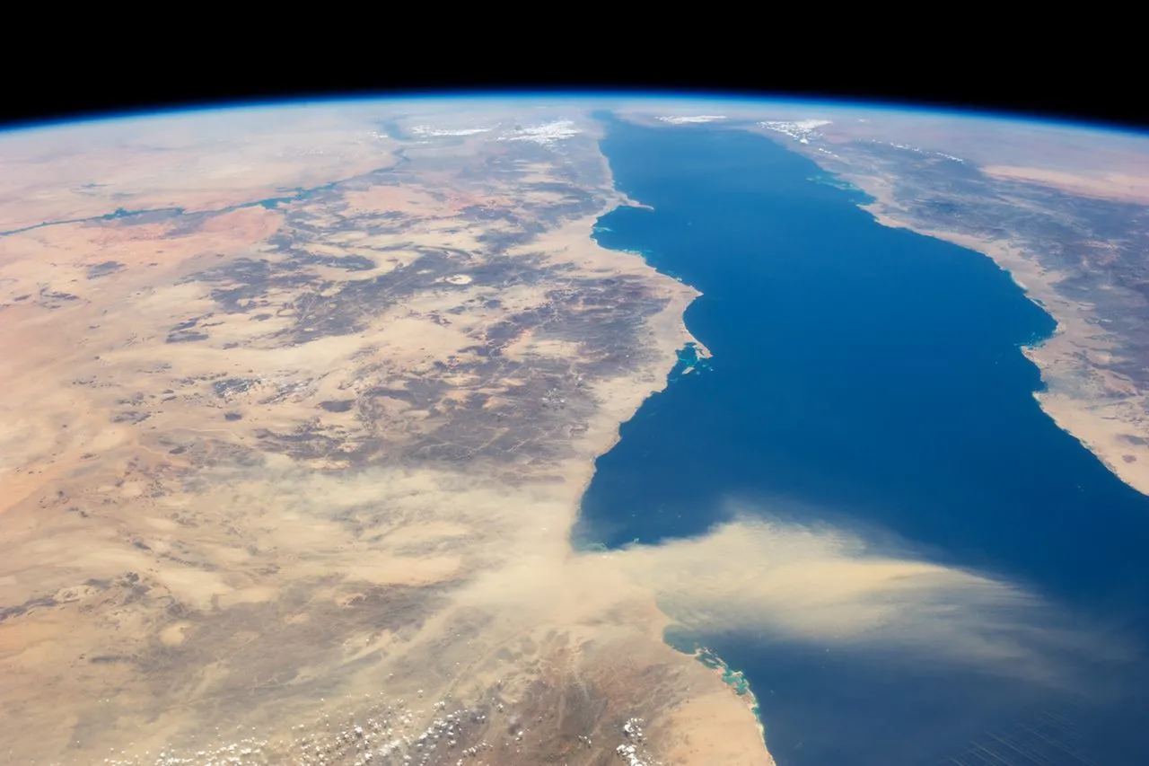 Izraeli pretendon se rebelët Houthi kanë rrëmbyer anijen me 25 veta në Detin e Kuq, IDF: Incident shumë i rëndë me pasoja globale