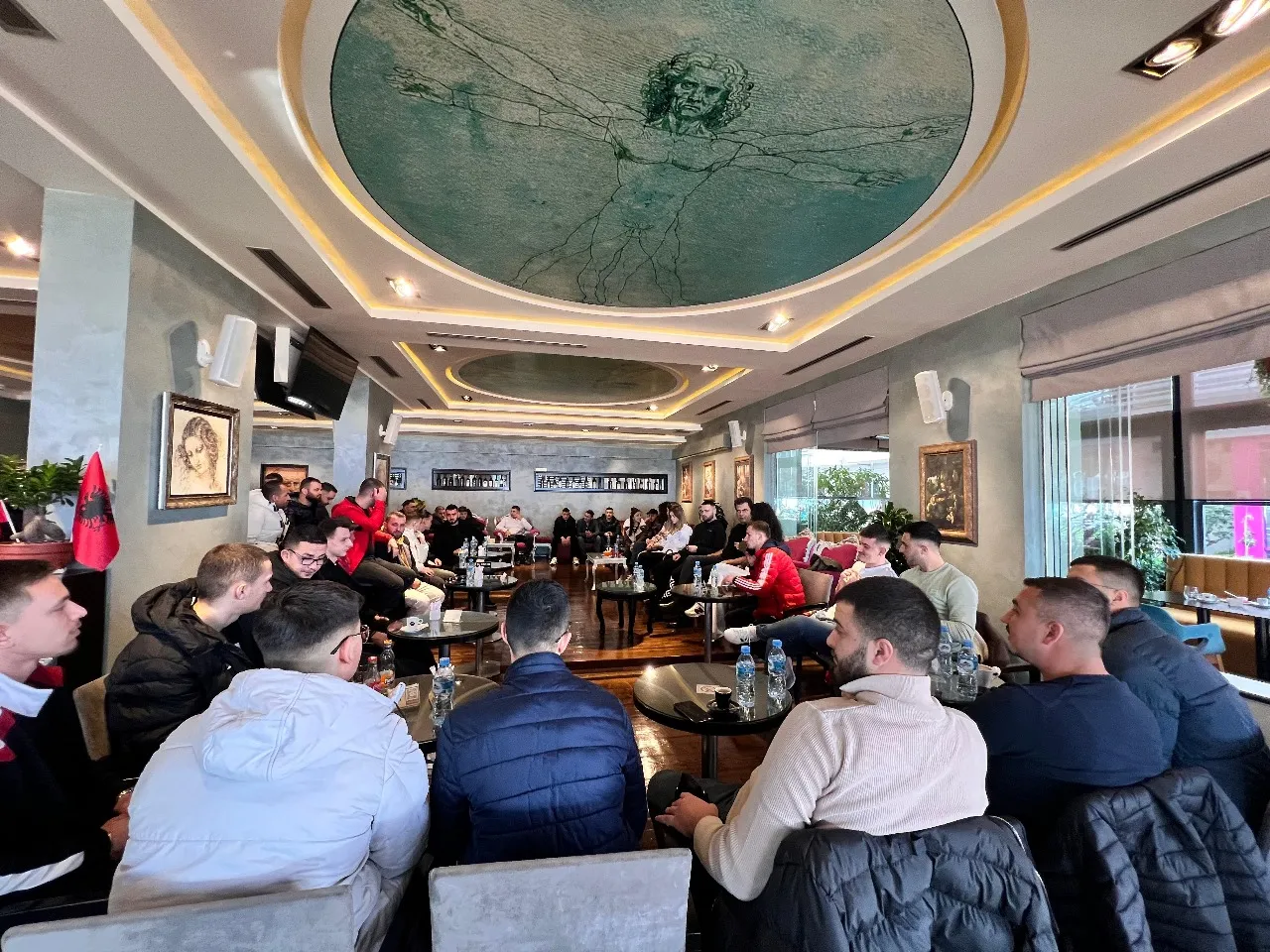 Lulzim Basha takime  me qytetarët dhe të rinjtë e Vlorës