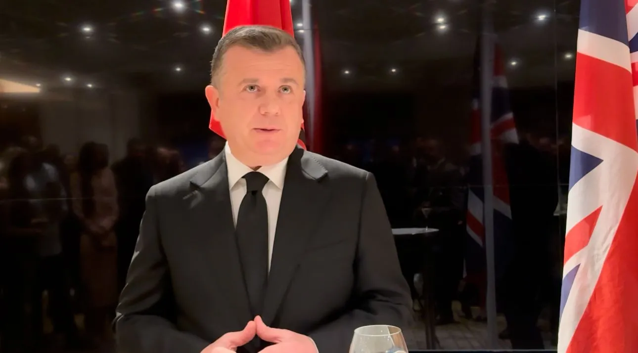 Ministri Balla takim me  shqiptarët në Londër: Shqipëria krenare për miqësinë dhe aleancën strategjike
