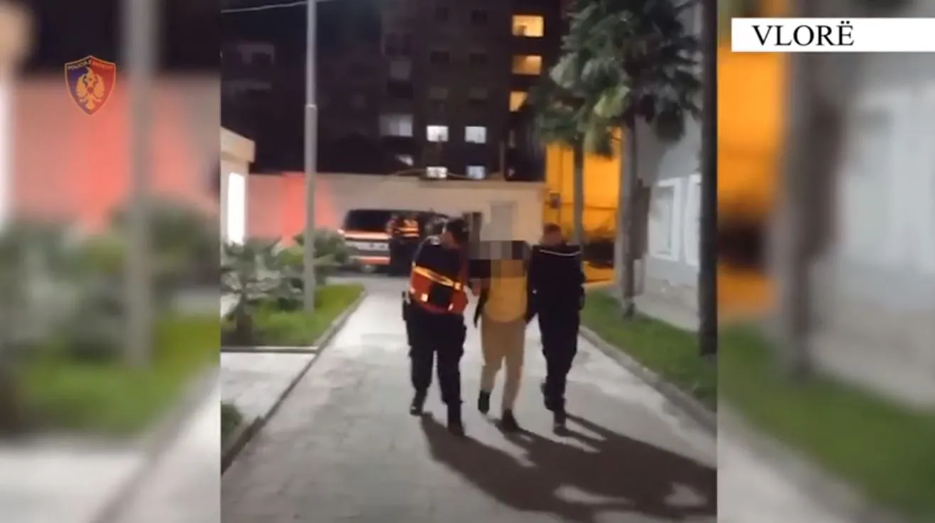 Vlorë/ Armë dhe municion luftarak në makinë, dy të arrestuar
