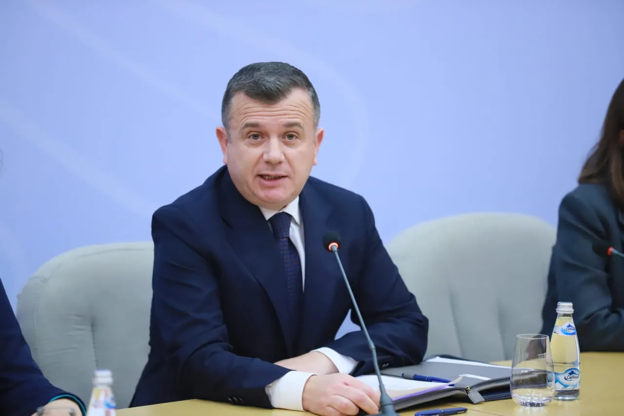 Ministri Balla : “Sundimi i ligjit” po largon çdo ditë nga komunitetet personat me rrezikshmëri të lartë