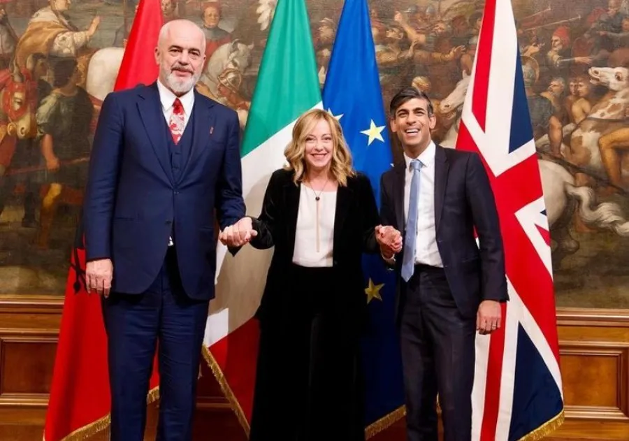 Media angleze  reportazh nga Porti i Lezhës: Kush ka nevojë për Ruandën, kur kemi Shqipërinë? Italia ka shpresa, banorët të shqetësuar