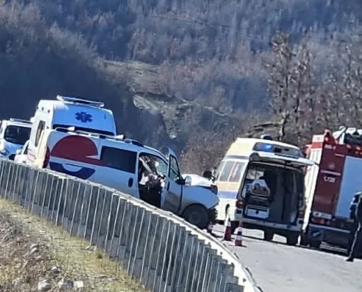 E rëndë / Dy të vdekur nga aksidenti në Rrugën e Arbrit