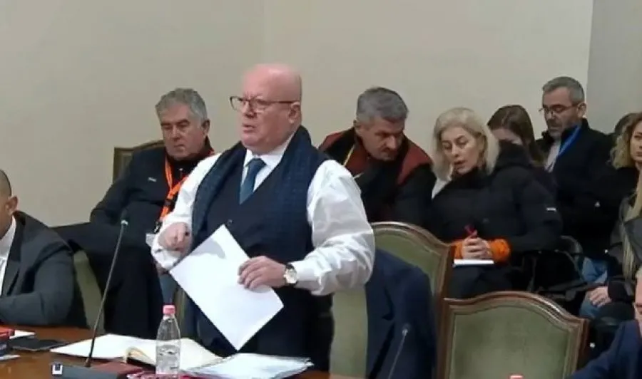 Avokati i Berishës Gjokutaj kërkesë  Këshillit të Mandateve: Të shtyhet derisa të shprehet Gjykata Kushtetuese