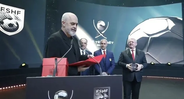 Sylvinho  merr pasaportë shqiptare