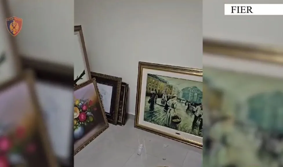 Fier dy trafikantë veprash arti arrestohen nga policia