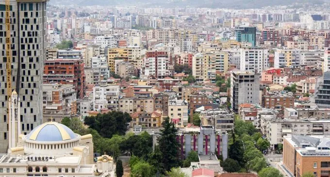 Migrimi i brendshëm pakësoi qarqet, INSTAT: Popullsia e 9 rretheve iku drejt Tiranës dhe Durrësit më 2022