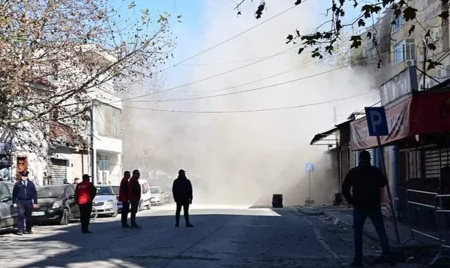 Këlliçi reagon pasi gjykata rrëzoi bashkinë për shembjen e pallatit te Myslym Keta: Veliaj më i keq se tërmeti!
