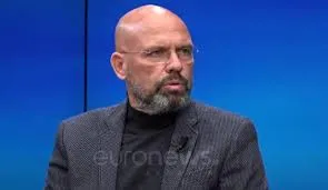 Diktatura ka kohë e ulur këmbëkryq