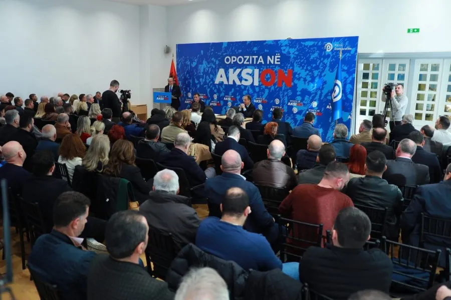 Diskutimet në  Këshillin Drejtues të PD,Berisha: Do të mbrojmë logon dhëmb për dhëmb, se s’ka shqiptar që nuk e di që ajo logo është e jona!