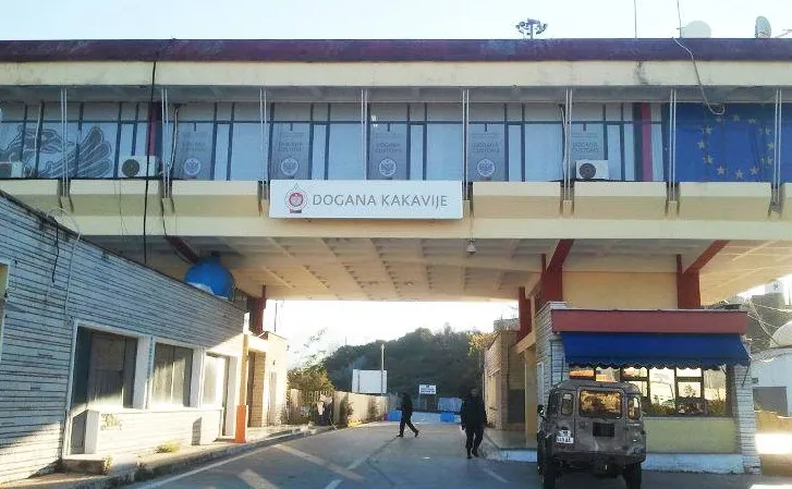 Kakavijë/ Pranga policit dhe doganierit