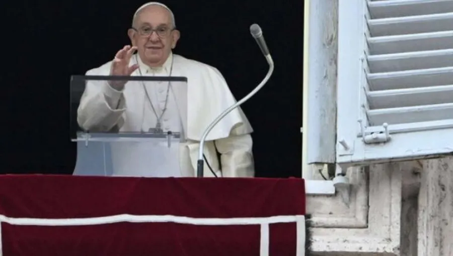 Papa Françesku mesazh  për Krishtlindje: Të kujdesemi për të tjerët, falni sa më shumë mirësi!