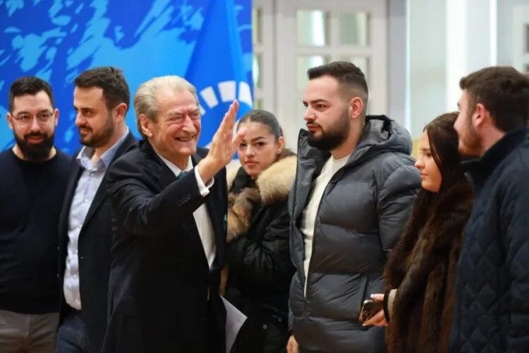 Berisha thirrje  të rinjve: Nëse ju ngriheni, Edi Rama i ka orët e numëruara