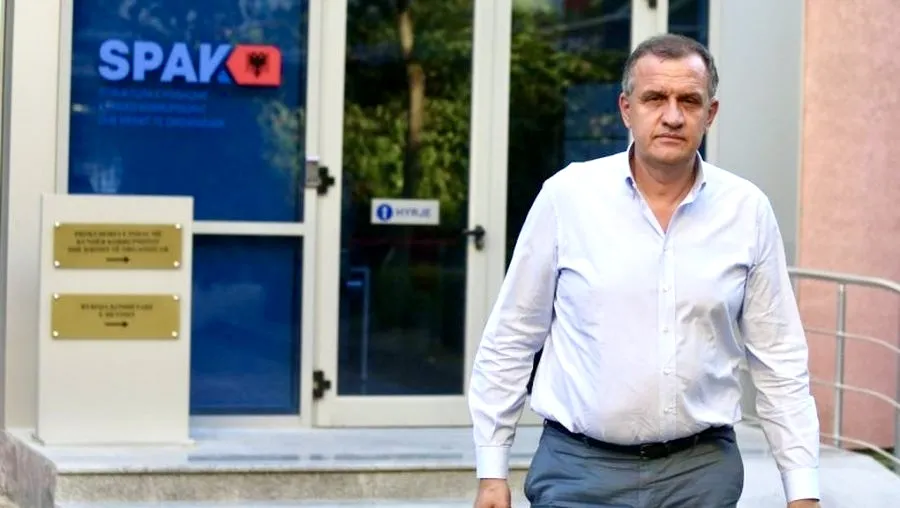 Policia dhe BKH-ja i kontrollojnë shtëpinë ish-ministrit të Shëndetësisë Ilir Beqaj