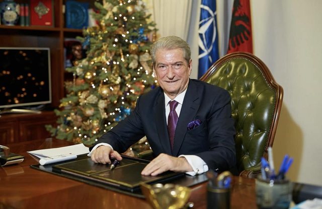 I izoluar nga shtëpia, Berisha mesazh urimi për të gjithë shqiptarët