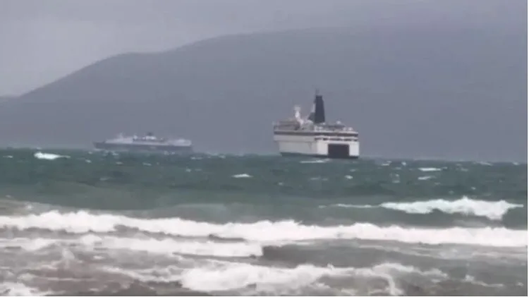 Pezullohen tragetet e linjës Durrës-Bari, ndalohet edhe flota