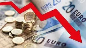 Nuk ndalet rënia  e EUROS , po shkon drejt 100 lekëve