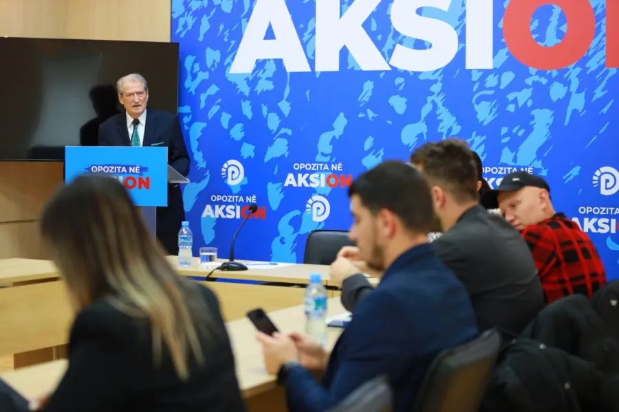 Berisha flet për projektligjin  e  Ramës : Nuk i lejon hetimet parlamentare! Ai mashtroi publikisht për udhëtimet me çarter