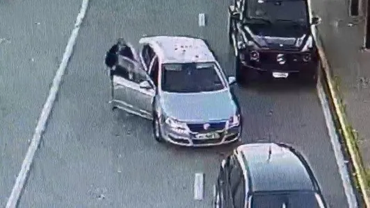 PAMJET/ Si kaloi përmes policëve 26 kg drogë. Shefi i kufirit ngriti kurth, vuri në kontroll Benz-in, ndërsa kaloi shpejt mjetin e Likës