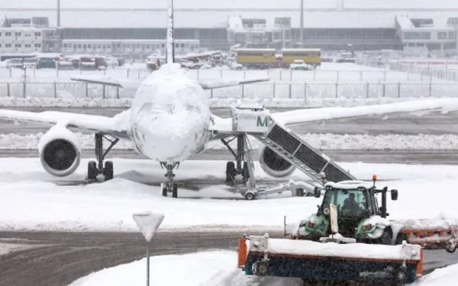 VIDEO/Kaos në aeroportin e Mynihut, anulohen fluturimet, paralizohet transporti në Gjermani