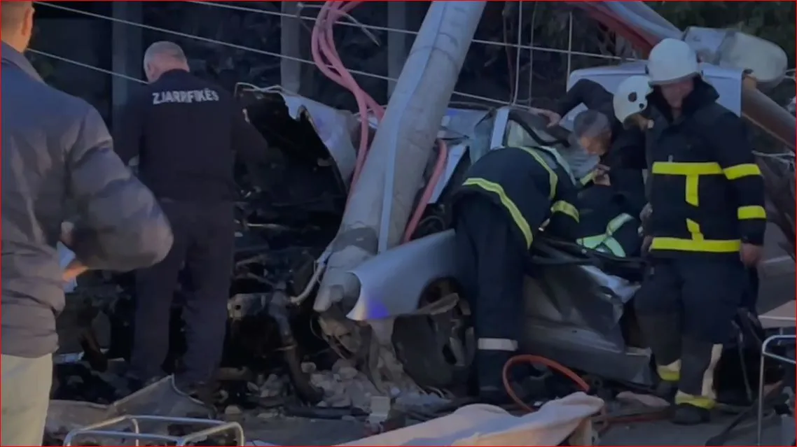 Mbi tre orë e bllokuar, nxirret nga automjeti 27-vjeçarja