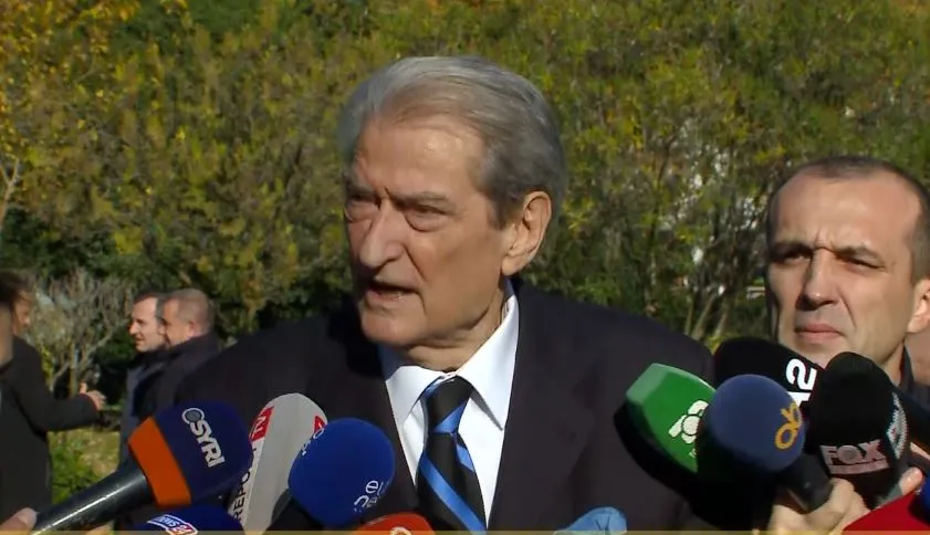 Berisha flet pas mbylljes së seancës plenare  pas 17 minutash: Mosbindja civile sot ishte suksesi i radhës i deputetëve të opozitës