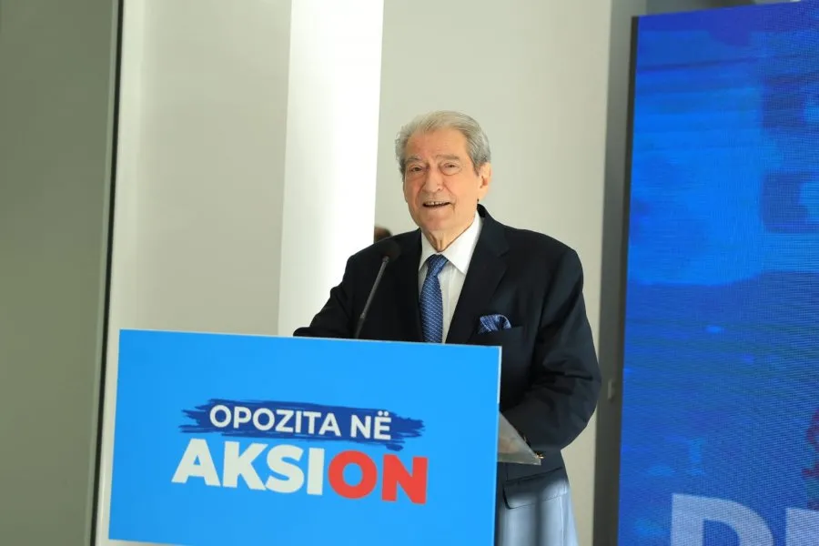 Berisha kujton 8 dhjetorin dhe i bën thirrje rinisë: Ftoj rininë shqiptare që të ngrihet në mosbindje civile deri në përmbysjen e këtij regjimi!