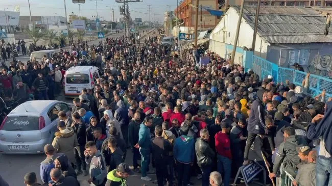 Kushte  “apokaliptike  në Gaza: Radhë për bukë…
