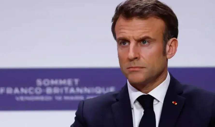 Pas ceremonisë  në Pallatin Elize, Macron përballet me kritika të ashpra