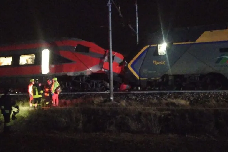 Itali,  17 pasagjerë të plagosur  nga   përplasja e dy trenave   pranë Bolonjas