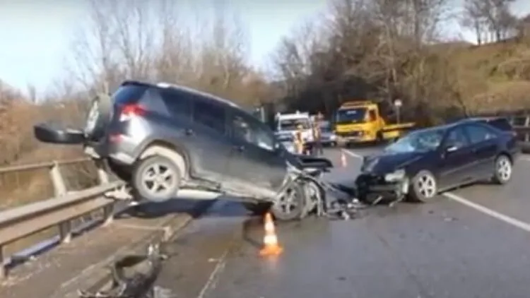 Qukës, Librazhd/ Përplasen dy automjete, tre të plagosur