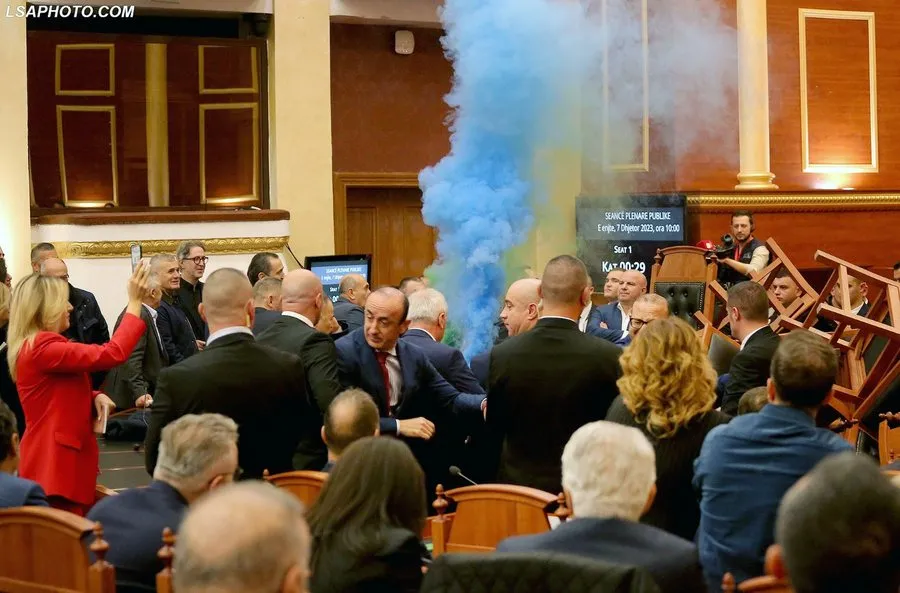 PS kërkon përjashtimin e 7 deputetëve të opozitës përfshirë Berishën