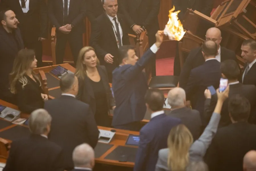 Përjashtohen 7 deputetë të opozitës për 10 ditë