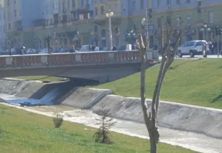 Gjendet një trup i pajetë poshtë urës së Lanës
