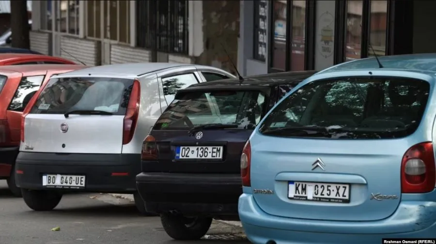 Mbi 4200 serbë marrin targat e Republikës së Kosovës