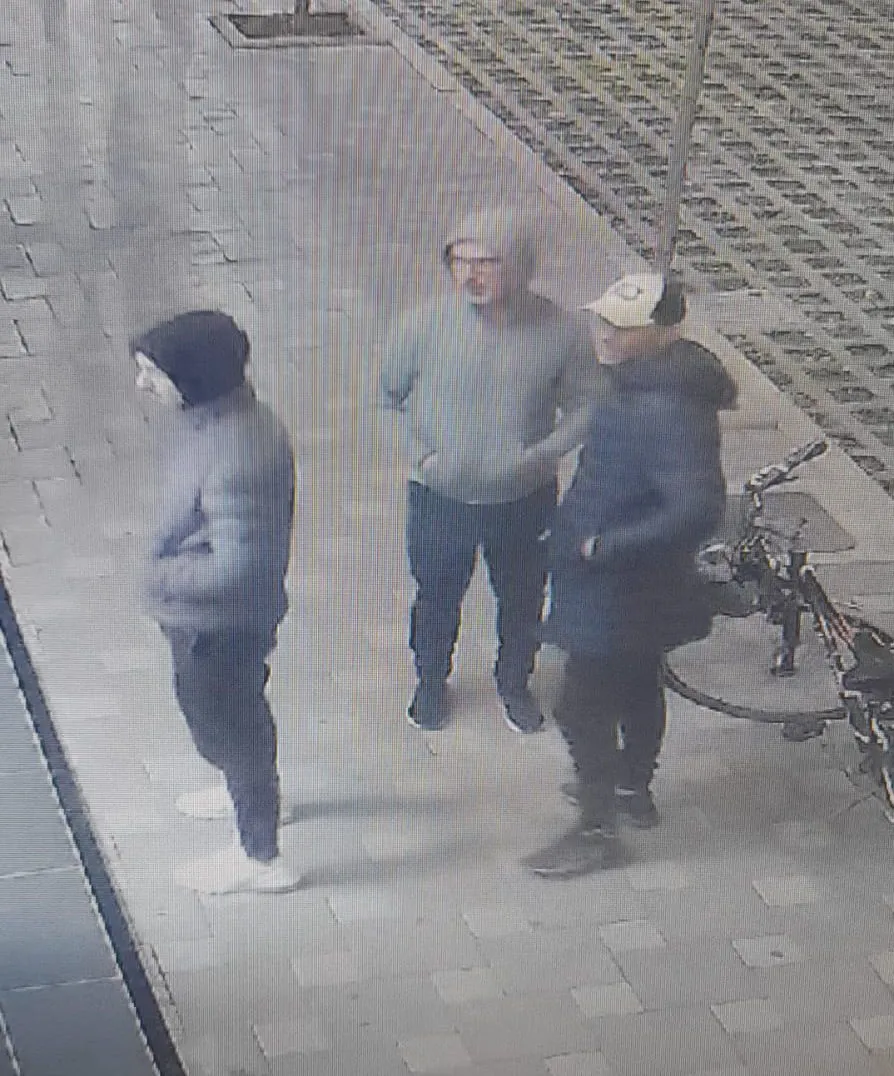 Policia publikon fotot  dhe vë shpërblim :  5000 euro për çdo informacion që do të çojë në kapjen e tyre
