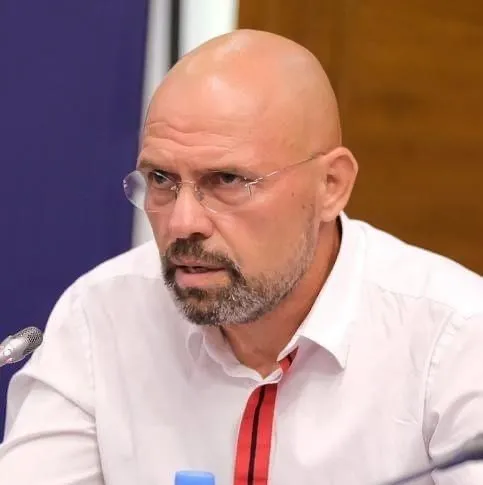 Me Gonxhen hyri në politikë e me Goxhen do dalë…