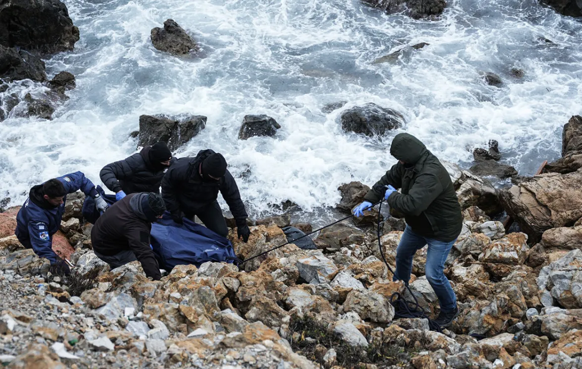 Greqi, përmbytet në det gomonia me 36 emigrantë në. Raportohet për tre viktima dhe 15 të zhdukur